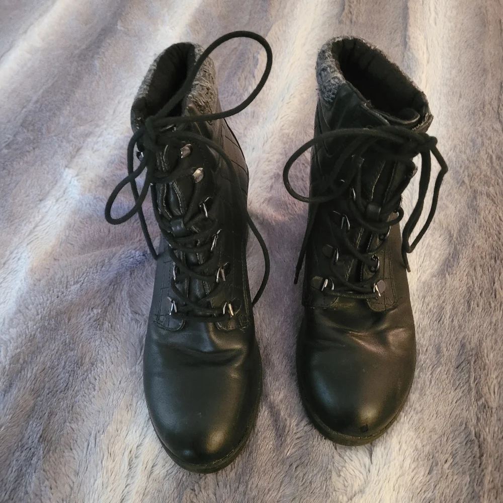 MIA Boots size 10